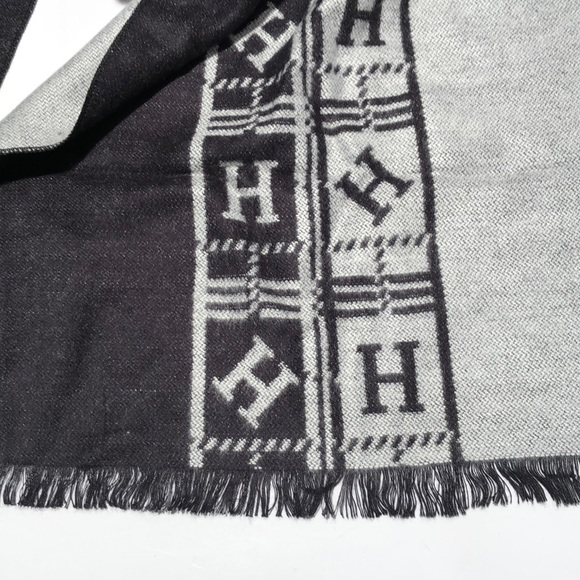 Scarf black and gray NWOT - Picture 2 of 4